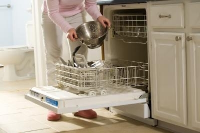 食器洗い機を取り出してシンクを使用する方法
