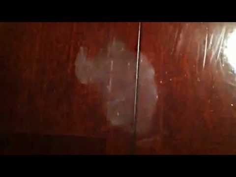 Cum se îndepărtează petele de apă de pe o canapea din bumbac poliesteric
