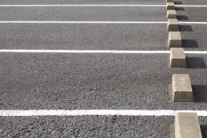 Como fazer suas próprias paradas para rodas de estacionamento em concreto