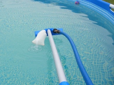 Како испразнити базен вртним цревом