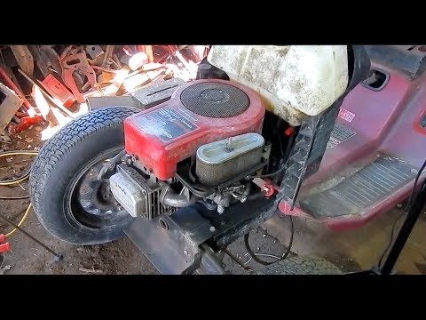 Comment régler l'étranglement d'un tracteur à gazon John Deere