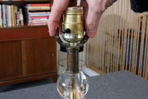 Jak znovu zapojit starou stojací lampu