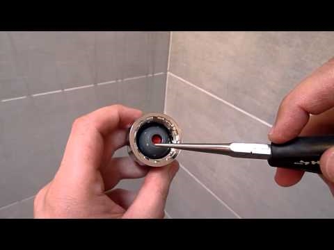 Cómo quitar el limitador de flujo en un cabezal de ducha