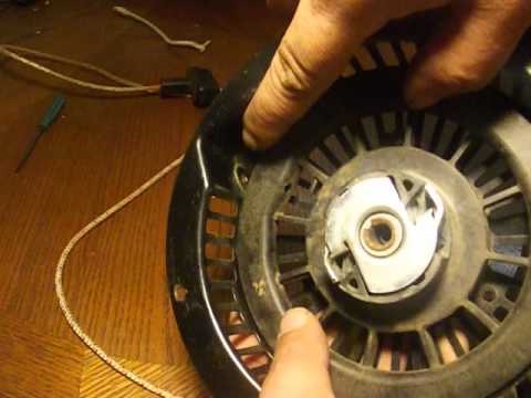 Sådan skiftes rebet på en Troy-Bilt Pull Start-motor
