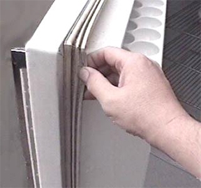 Hur man rengör mögel från fönstertätningar