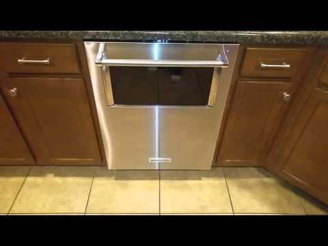 A KitchenAid mosogatógép "Nehéz" és "Normál" lámpái felváltva villognak