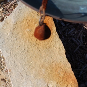 石またはフラッグストーンから錆を除去する方法