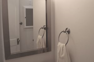 Namestitvena višina obroča za kopalniške brisače