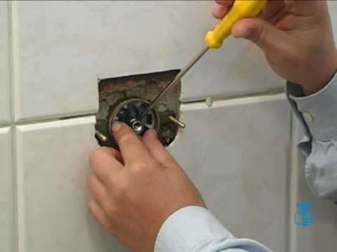 Como consertar uma torneira com vazamento na parede