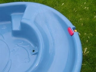 Quanto tempo può rimanere l'acqua in una piscina per bambini?