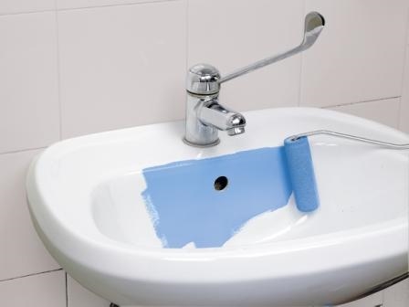 Come dipingere una vasca o una doccia in vetroresina