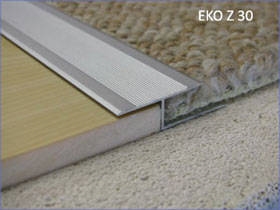 Sådan installeres en Z Bar Carpet Strip