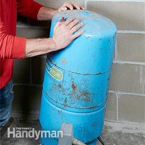 Comment réparer un réservoir sous pression gorgé d'eau