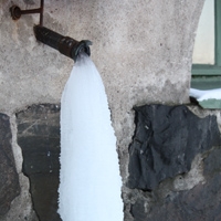 Wie man eine gefrorene Sumpfpumpenleitung repariert