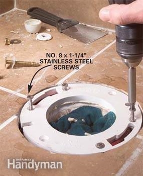 Cómo reparar la brida del inodoro en un piso de concreto