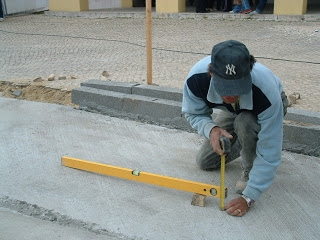 Como construir uma rampa de concreto para cadeira de rodas