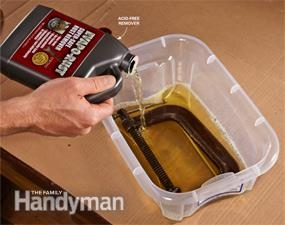 Cách loại bỏ dầu mỡ khỏi kim loại