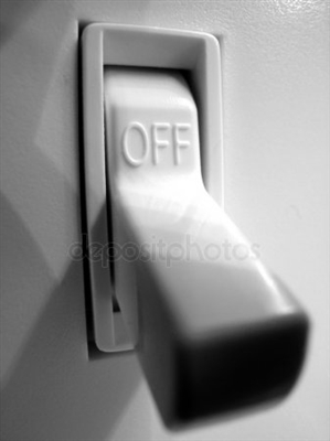 La luz no se apaga con el interruptor de pared