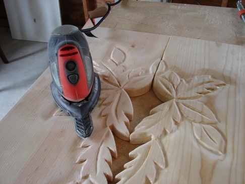 Kako izrezati les z orodjem Dremel