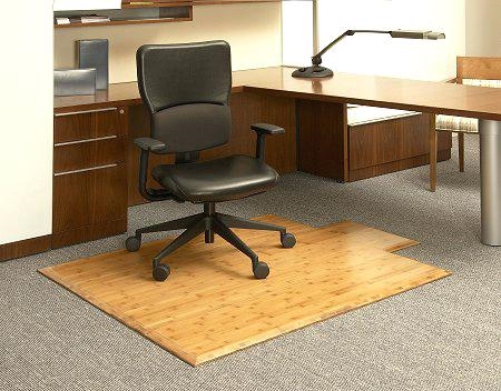 Come realizzare un tappetino da scrivania con superficie dura per una sedia da scrivania sul tappeto