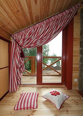 斜めの天井からカーテンを掛ける方法