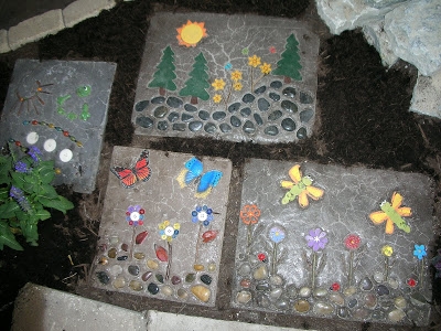 Cum să faci pietre de pas cu grădină cu Quikrete