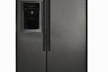 Hoe het dispenserpaneel in een LG-koelkast te verwijderen