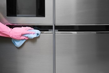 Як видалити наклейки з холодильників