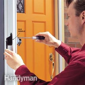 Hoe een stormdeurgreep te repareren