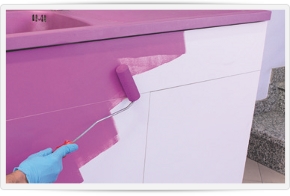 Come rimuovere la vernice da una vasca da bagno in vetroresina