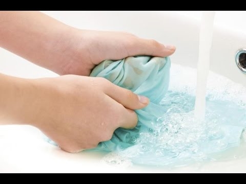 Cómo quitar la pintura de esmalte de la ropa