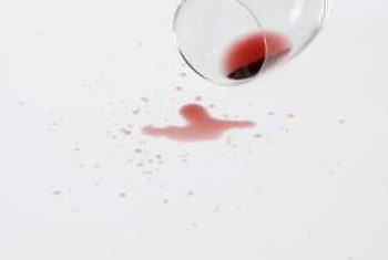 生地から赤ワインの汚れを取り除く方法
