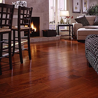 O piso de madeira vai com móveis de cerejeira?