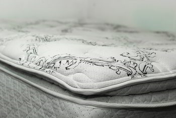 Come rimuovere le macchie da un materasso pillow-top