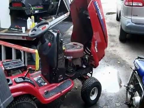 Cómo reemplazar el tanque de gasolina en un tractor artesanal