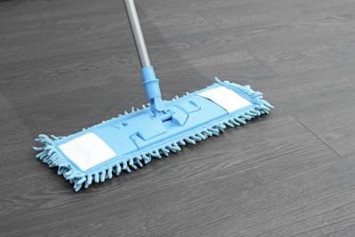 Você pode usar o esfregão úmido Swiffer Sweeper em pisos laminados?