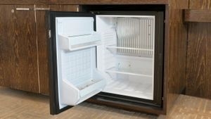 Wie man einen Minikühlschrank benutzt