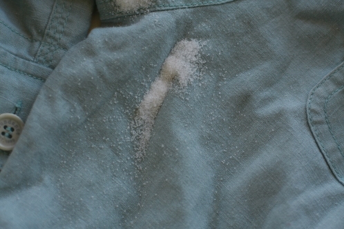 Cómo quitar las manchas de sal de la ropa