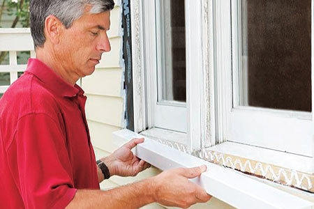 Como remover manchas de madeira de molduras de janelas de vinil