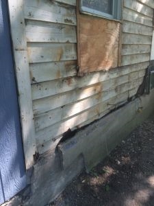 Hogyan lehet rögzíteni a rothadt csapokat egy külső teherhordó falon