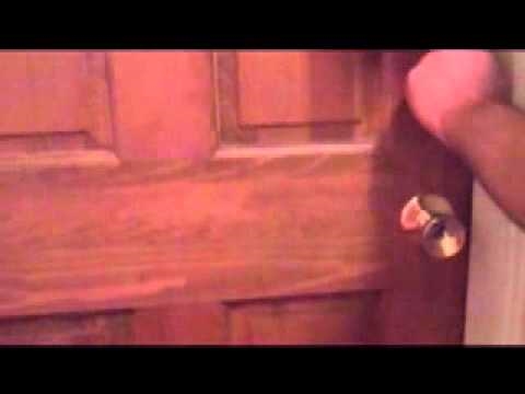 Kā penss aizslēgt durvis
