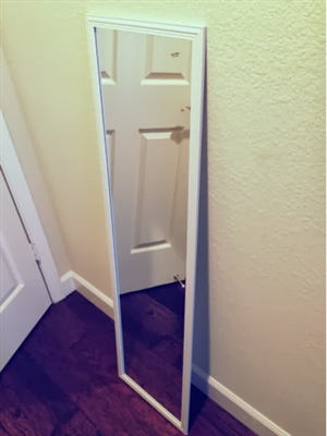 Hoe een deurspiegel op te hangen