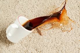 Koffie- en theevlekken uit uw tapijt halen