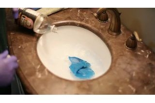 Jak naprawić pęknięcie w porcelanowej wannie lub zlewie