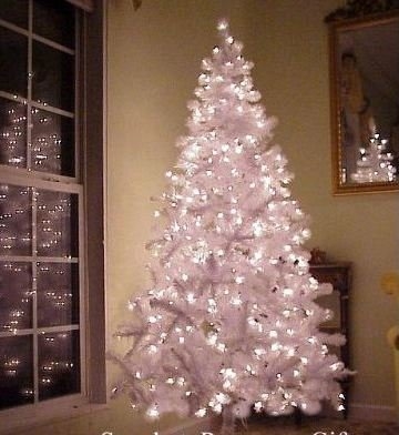 كيفية تنظيف شجرة عيد الميلاد الأبيض وهمية