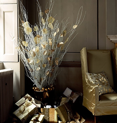 Kako očistiti ponarejeno belo božično drevo