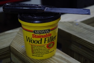 Como amaciar o enchimento de madeira em uma lata