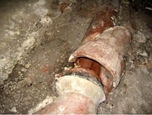 Как отремонтировать сломанную подземную линию воды