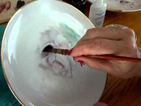 Come rimuovere la vernice dalla porcellana
