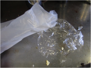 Como limpar o molde dos recipientes de plástico